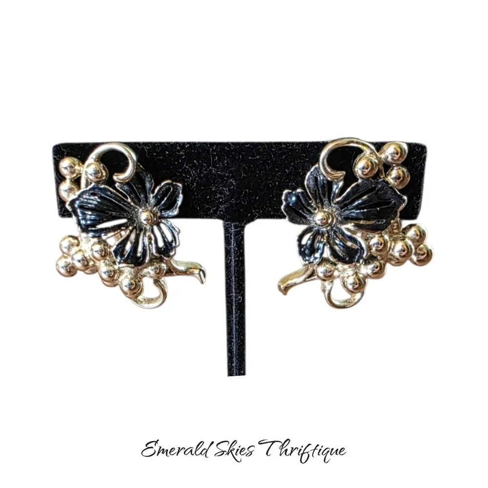 Vintage Sarah Coventry grape cluster black gold clip on Earrings free ship